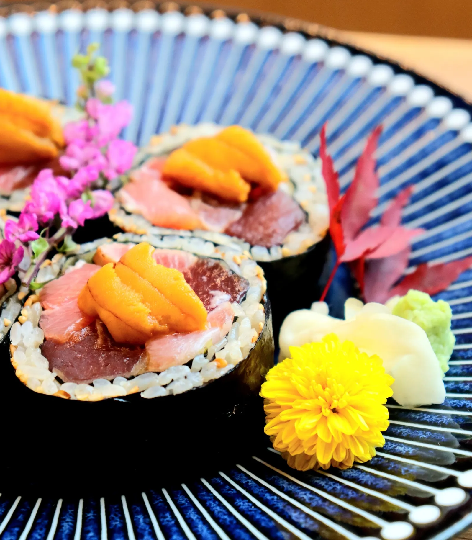 Washo Roll ท็อปด้วยอูนิ ที่ Washo กรุงเทพฯ